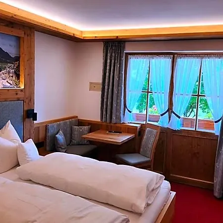 Zum Eichhof Otel *